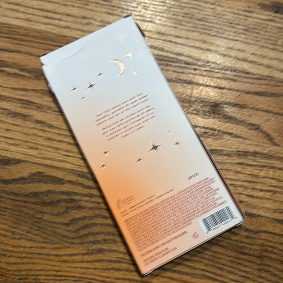 New with box Item in my element eyeshadow palette - Picture 2 of 4